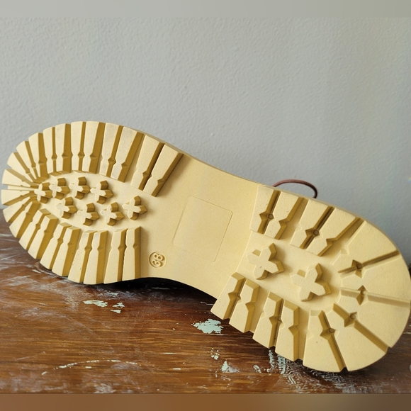 BRAND NEW L'INTERVALLE camel suede lace up boots - Picture 4 of 7